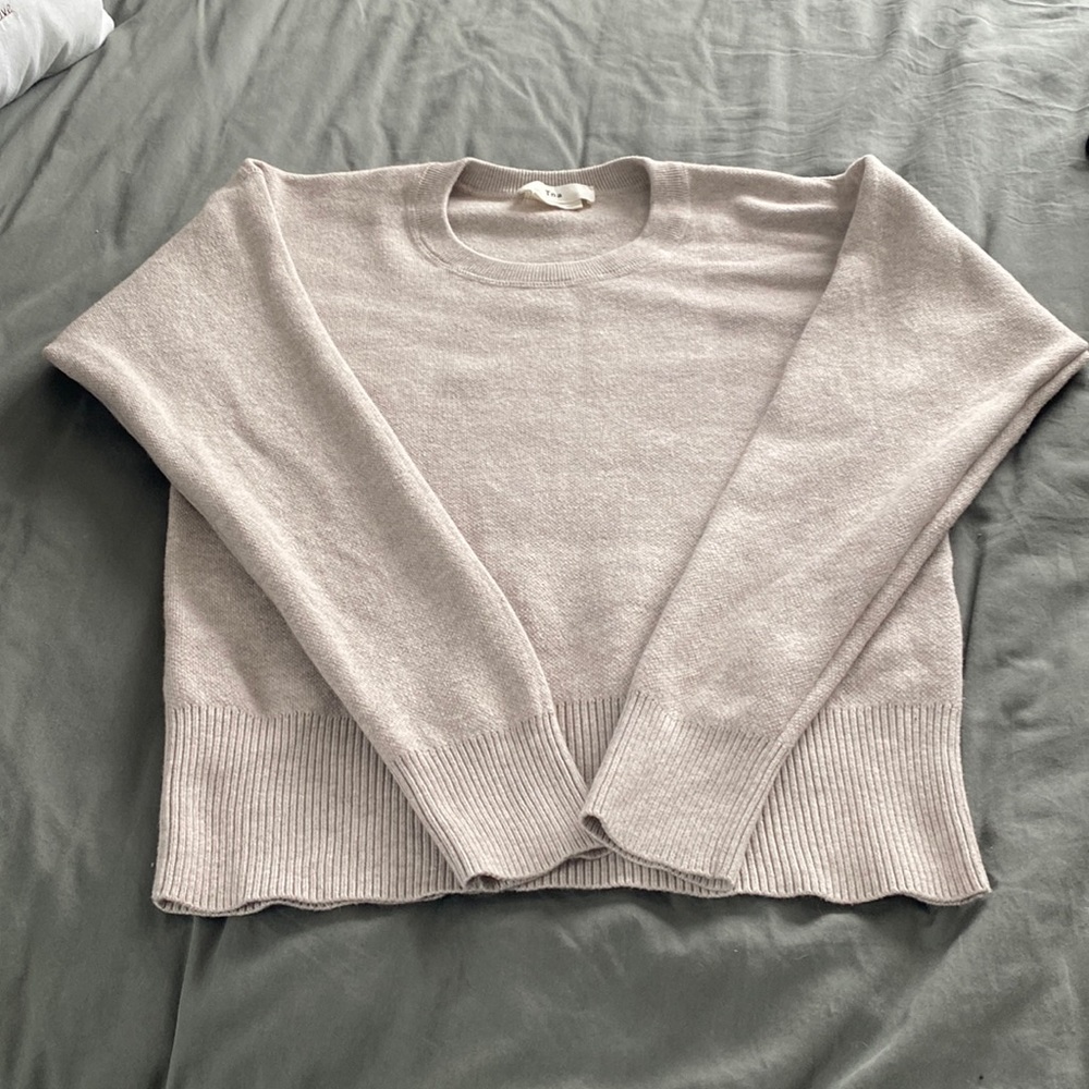 Aritzia TNA Sweater XS Like New